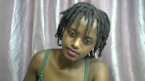 petite_star2 online show from 12.18.25