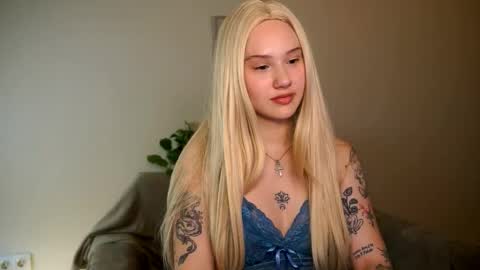 Snapshot of petite_temptresss chatting on 04.16.26 Nika online show from 04.16.26