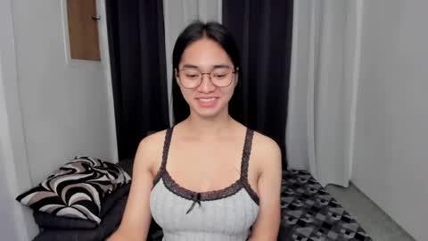 Snapshot of petiteasianmarian chatting on 05.13.26 bigcock Marian online show from 05.13.26