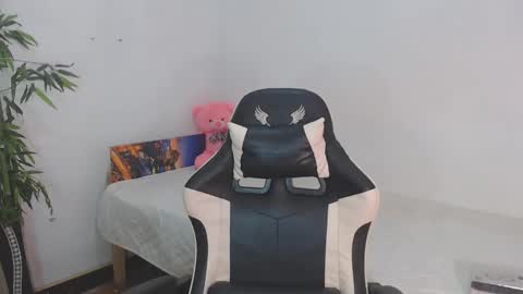 Snapshot of petiteasianx chatting on 01.16.25 Vrin online show from 01.16.25