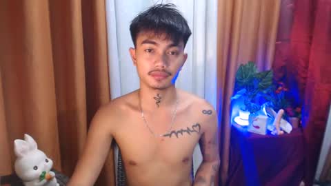 Snapshot of petiteasianx chatting on 03.05.25 Vrin online show from 03.05.25