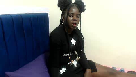 Snapshot of petitebeautyy chatting on 05.30.26 petitebeautyy online show from 05.30.26