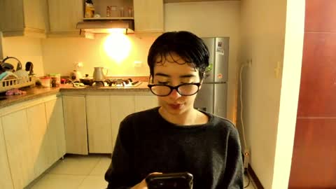 Snapshot of petitee_lunna chatting on 05.30.26 Lunna online show from 05.30.26