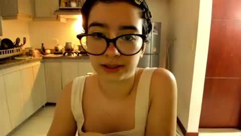 Snapshot of petitee_lunna chatting on 06.13.26 Lunna online show from 06.13.26