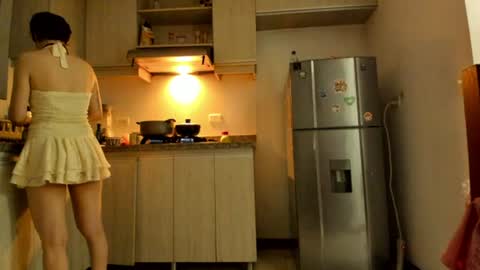 Snapshot of petitee_lunna chatting on 06.19.26 Lunna online show from 06.19.26