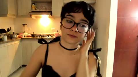 Snapshot of petitee_lunna chatting on 06.28.26 Lunna online show from 06.28.26