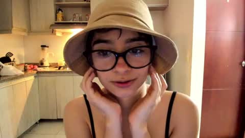 Snapshot of petitee_lunna chatting on 06.30.26 Lunna online show from 06.30.26