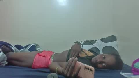 petitegirly12 online show from 10.14.25