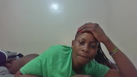 petitegirly12 online show from 10.25.25