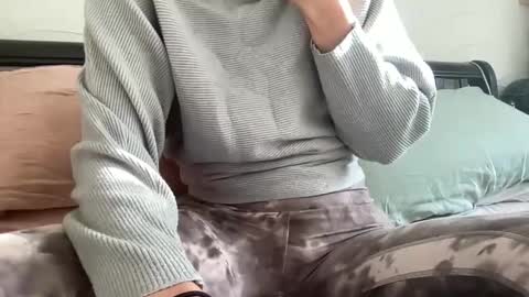 Snapshot of petitegirlypop chatting on 02.19.25 petitegirlypop online show from 02.19.25