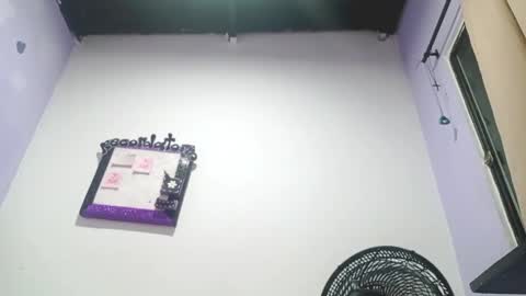 Snapshot of petiteivoryqueen chatting on 12.15.24 danna online show from 12.15.24