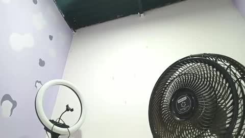 Snapshot of petiteivoryqueen chatting on 01.21.25 danna online show from 01.21.25