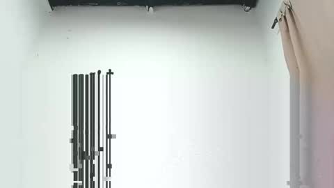 Snapshot of petiteivoryqueen chatting on 03.11.25 danna online show from 03.11.25