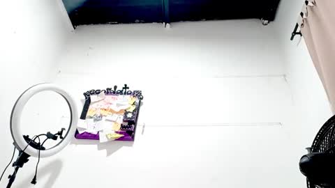 Snapshot of petiteivoryqueen chatting on 09.13.25 danna online show from 09.13.25