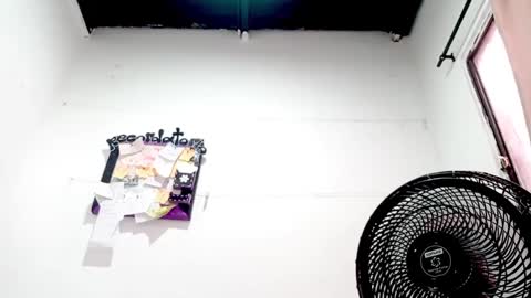 Snapshot of petiteivoryqueen chatting on 09.27.25 danna online show from 09.27.25