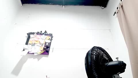 Snapshot of petiteivoryqueen chatting on 09.28.25 danna online show from 09.28.25