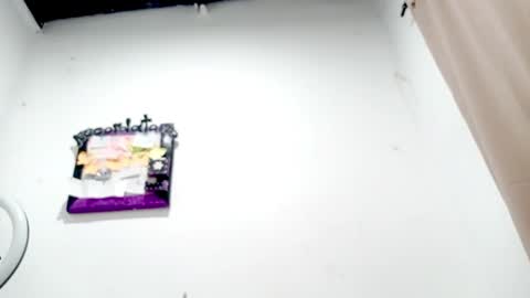 Snapshot of petiteivoryqueen chatting on 10.31.25 danna online show from 10.31.25