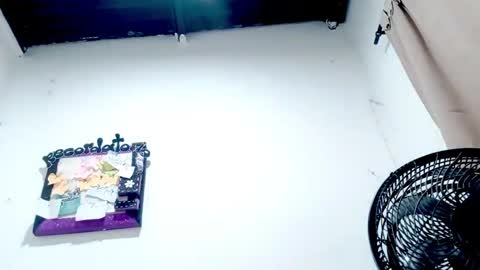 Snapshot of petiteivoryqueen chatting on 11.13.25 danna online show from 11.13.25