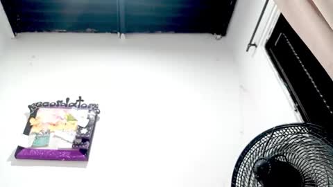 Snapshot of petiteivoryqueen chatting on 11.18.25 danna online show from 11.18.25