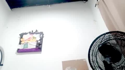 Snapshot of petiteivoryqueen chatting on 12.05.25 danna online show from 12.05.25