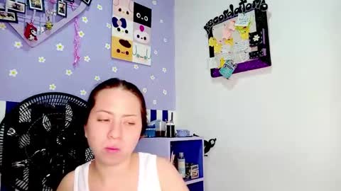 Snapshot of petiteivoryqueen chatting on 06.07.26 danna online show from 06.07.26