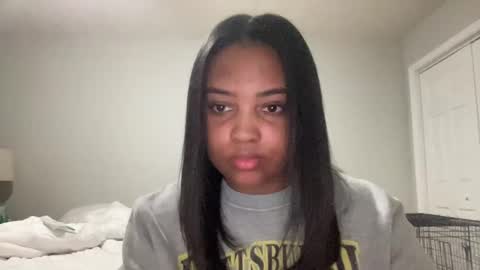 Snapshot of petitekinkxo chatting on 01.19.25 petitekinkxo online show from 01.19.25