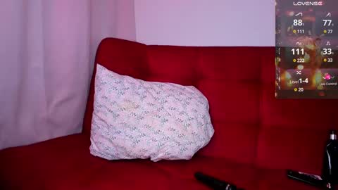 Snapshot of petitemuse chatting on 03.08.25 diana fansly petitemuse online show from 03.08.25