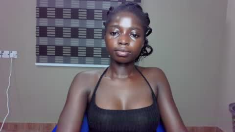 Snapshot of petitexxebony chatting on 07.01.26 petitexxebony online show from 07.01.26