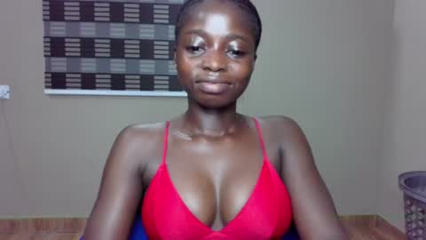 Snapshot of petitexxebony chatting on 07.05.26 petitexxebony online show from 07.05.26