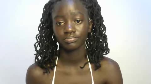 petitte_gyaal online show from 10.15.25