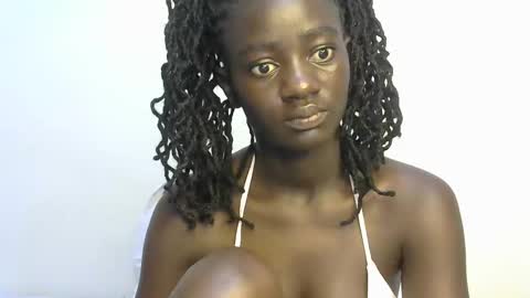 petitte_gyaal online show from 10.18.25