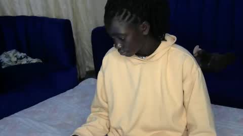 petitte_gyaal online show from 10.31.25