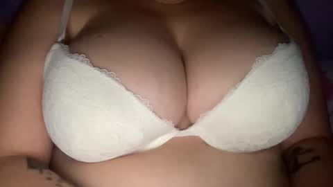 Snapshot of peular chatting on 05.20.26 peular online show from 05.20.26