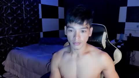 Snapshot of philhotbody chatting on 09.12.25 AJ online show from 09.12.25