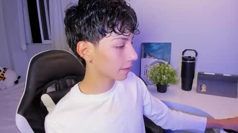 Snapshot of philipe_moonlight_ chatting on 10.17.25 Phil. INDEPENDENT MODEL online show from 10.17.25