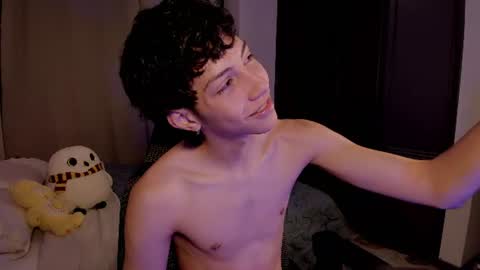 Snapshot of philipe_moonlight_ chatting on 06.18.26 Phil. INDEPENDENT MODEL online show from 06.18.26