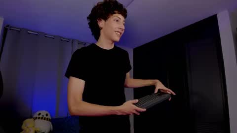 Snapshot of philipe_moonlight_ chatting on 07.09.26 Phil. INDEPENDENT MODEL online show from 07.09.26