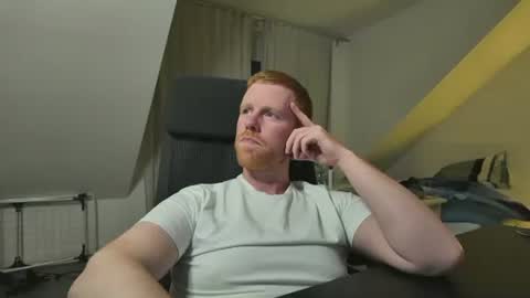 Snapshot of philiphurwell chatting on 09.11.25 Philip Hurwell online show from 09.11.25