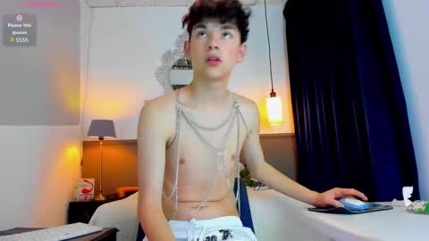 PHILLIP online show from 03.04.26