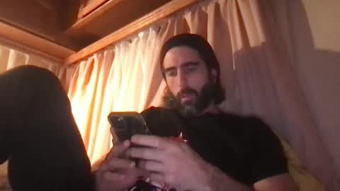 Snapshot of philllaroche chatting on 12.01.25 Phill online show from 12.01.25