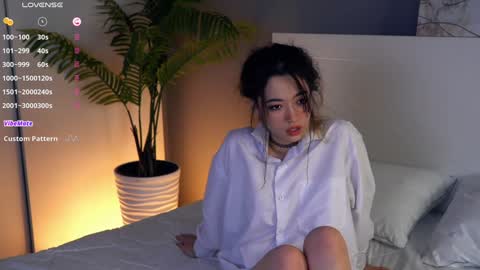 Snapshot of philomenafrost chatting on 12.18.24 Hitomi oo online show from 12.18.24