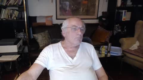 Snapshot of philoumis2 chatting on 02.06.25 Philippe online show from 02.06.25