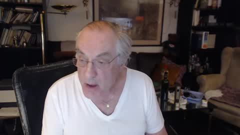 Snapshot of philoumis2 chatting on 02.13.25 Philippe online show from 02.13.25