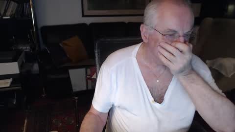 Snapshot of philoumis2 chatting on 02.12.26 Philippe online show from 02.12.26