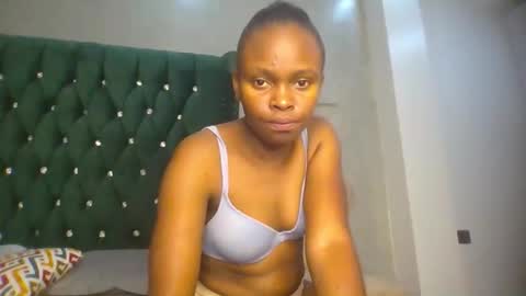 Snapshot of phoebe015 chatting on 02.14.26 phoebe online show from 02.14.26