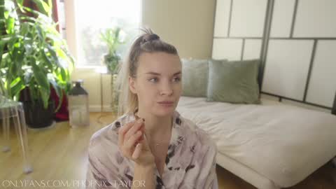 PHOENIX TAYLOR online show from 02.09.25