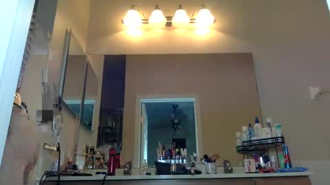 photobabe online show from 10.20.25