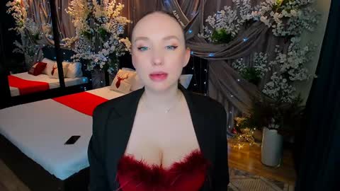 Snapshot of pieceofinspiration chatting on 12.29.24 Emelie online show from 12.29.24