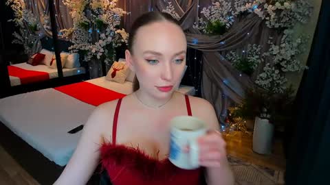 Snapshot of pieceofinspiration chatting on 12.29.24 Emelie online show from 12.29.24