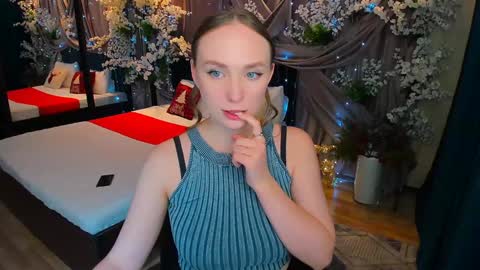 Snapshot of pieceofinspiration chatting on 01.09.25 Emelie online show from 01.09.25
